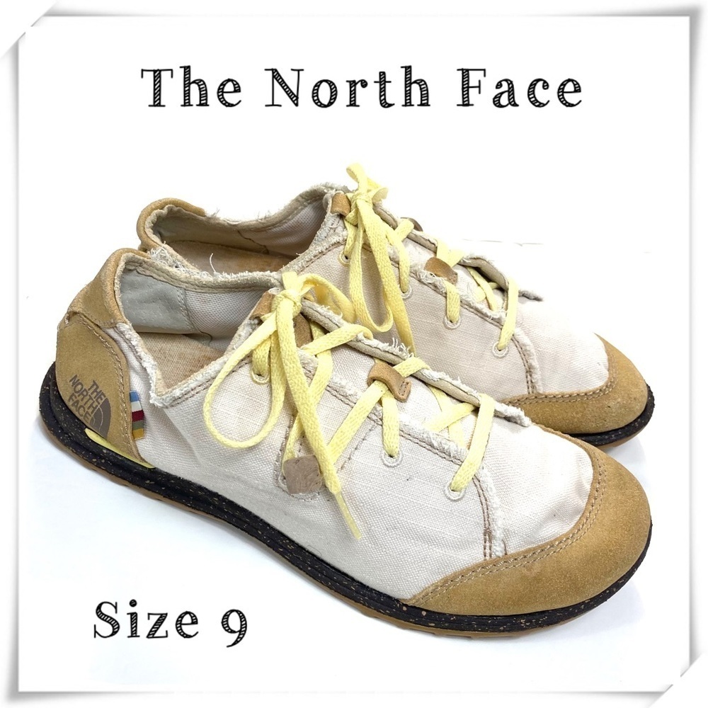 The North Face Molly Canvas Sneakers in Eggnog / Butter Off-White Size 9